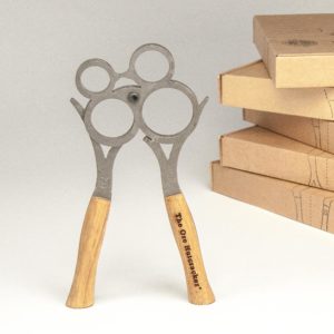 The Ore Nutcracker, model TAK met eikenhout a handmade kitchen tool
