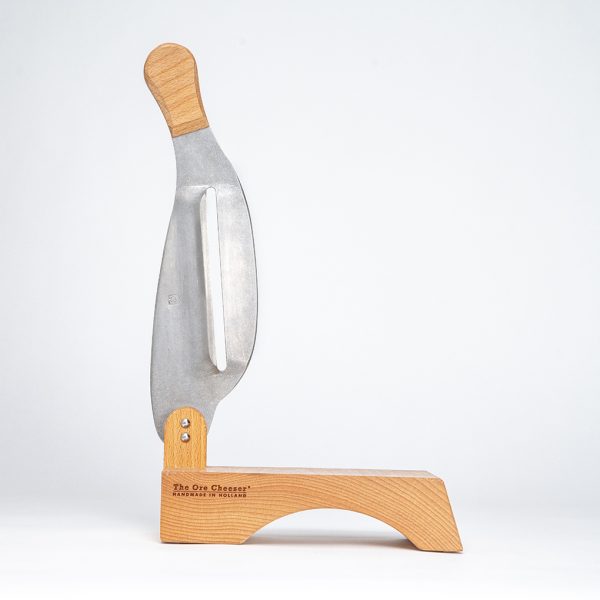 'The Ore Cheeser', Cheeseknife knife in cuttingboard part