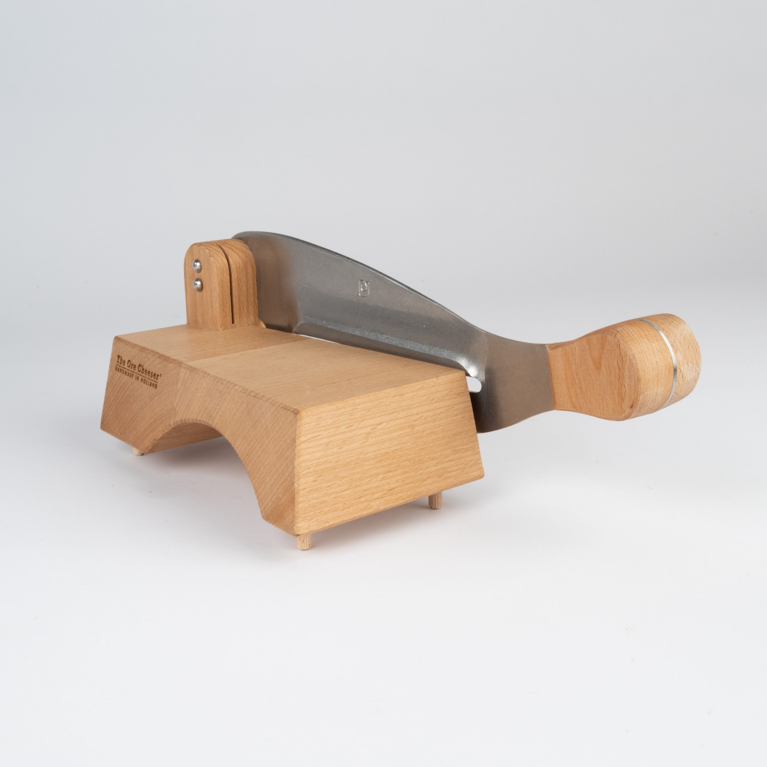 blok met kaasmes the ore cheeser
